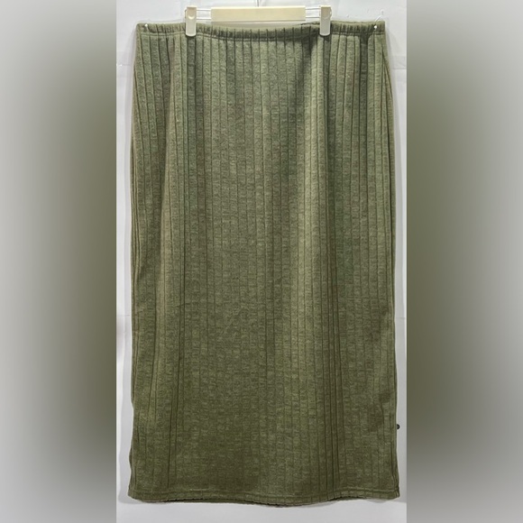 SHEIN Dresses & Skirts - NWT SHEIN GREY SKIRT SIZE 3XL